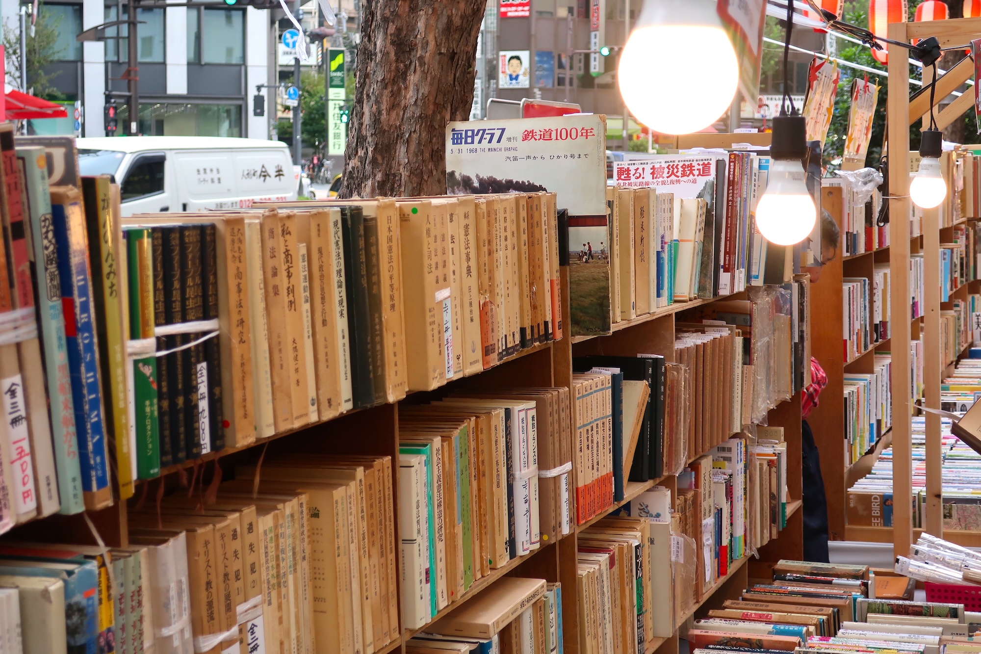 Le « Corridor des Livres » apparaît une fois par an. Trouvez des ouvrages parfaits pour des lectures d’automne au Festival du livre d’occasion de Kanda.