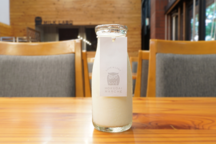 Appréciez les quatre saisons et les trésors de Hokkaido avec le lait produit à l’université de Hokkaido au « Hokudai Marché Café & Labo »