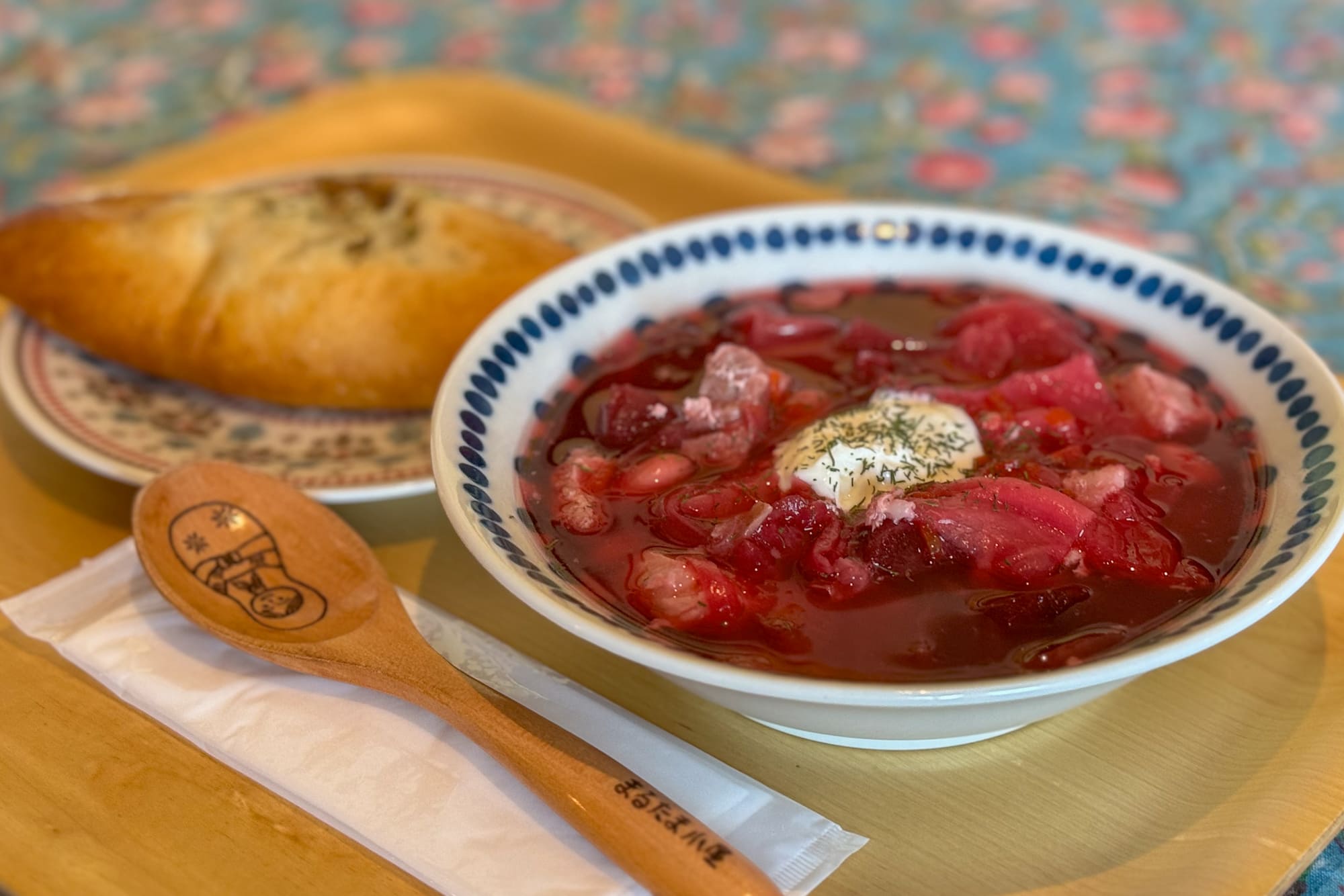 « Marutama Koya » où vous pourrez déguster des piroshki et du bortsch grillés d'Europe de l'Est à Hakodate