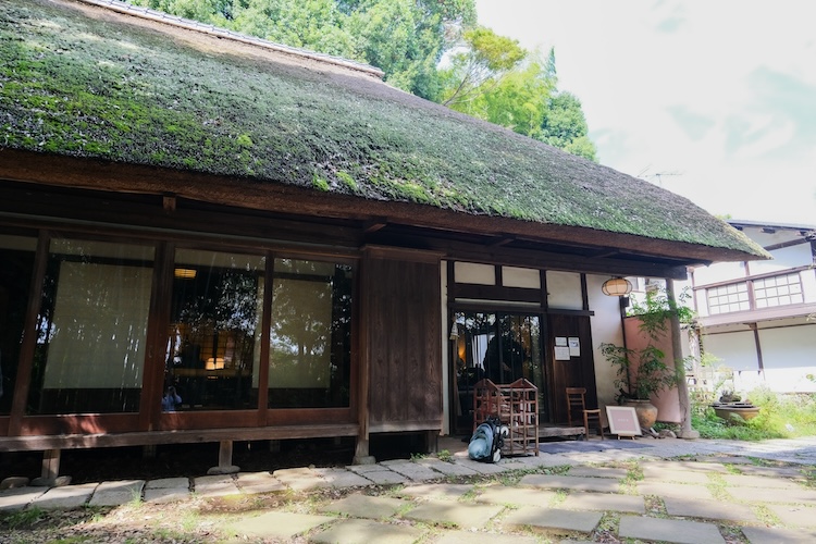 « Buaisou » est un lieu qui raconte l'histoire de la vie qu'aimaient Jiro et Masako Shirasu.