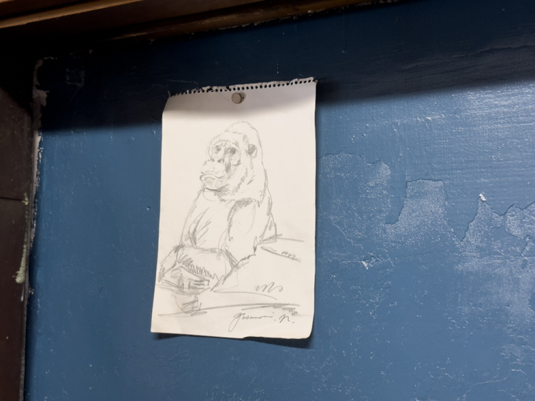 Croquis manuscrit de Nagamine affiché dans la salle de réception