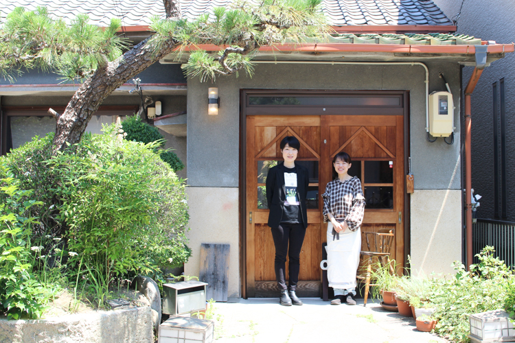 M. Chikazawa du « Parent House Cafe Yamada » et Ryoko, le propriétaire du « R Cafe ».