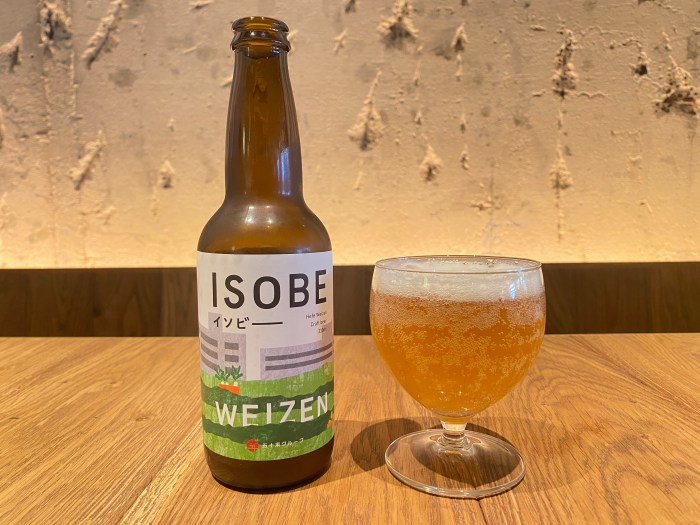 La bière artisanale originale "Isobee" du groupe Isoya est parfaite pour boire au restaurant. Elle a un goût fruité qui se marie bien avec les légumes.