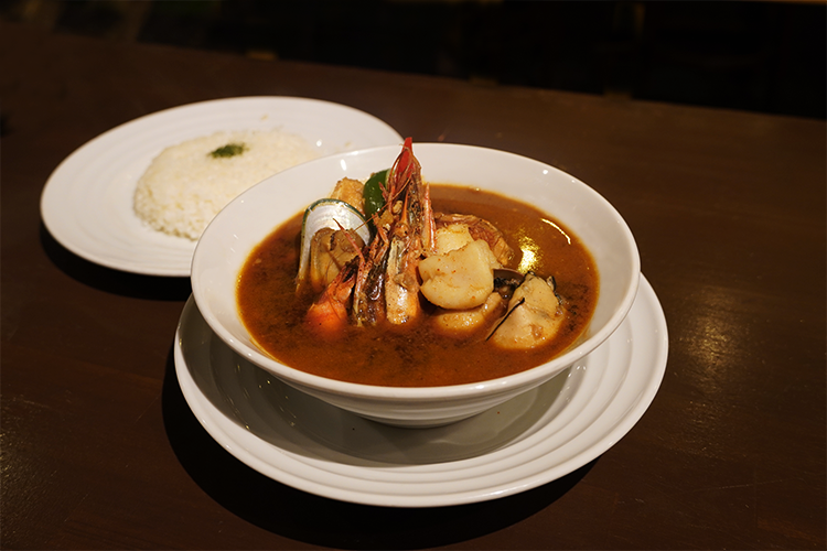 «&nbsp;-&nbsp;Classique-&nbsp;Soupe de méchant au curry de fruits de mer&nbsp;»