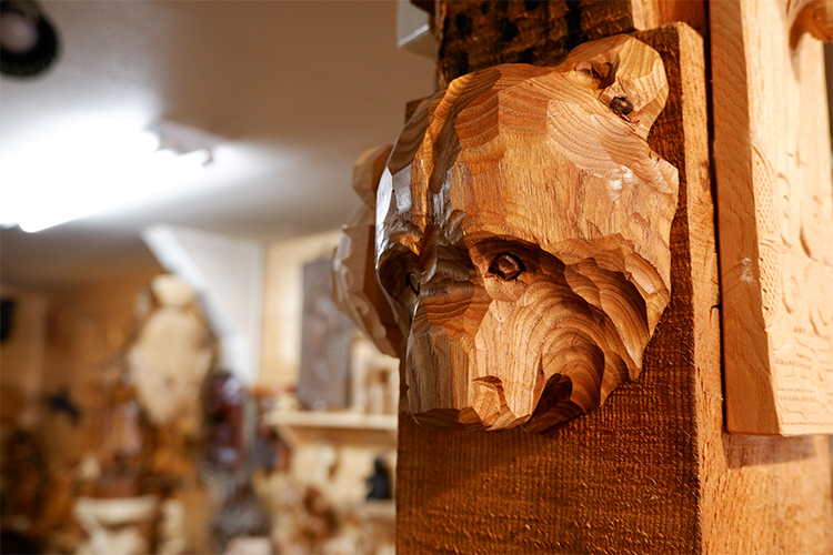 Fabriqué par Kawaguchi. Un "masque" sculpté avec uniquement un visage d'ours