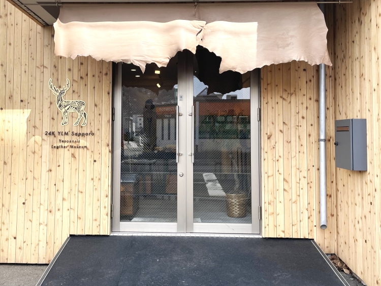 « 24K YLM Sapporo » avec son rideau en cuir de cerf Ezo