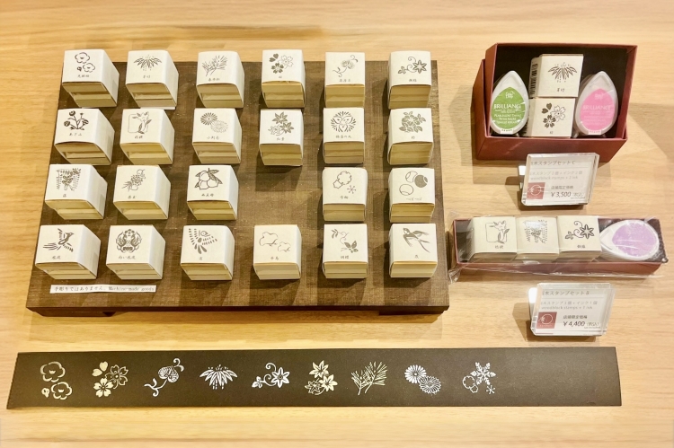 Le « coffret de timbres en bloc » est un souvenir populaire