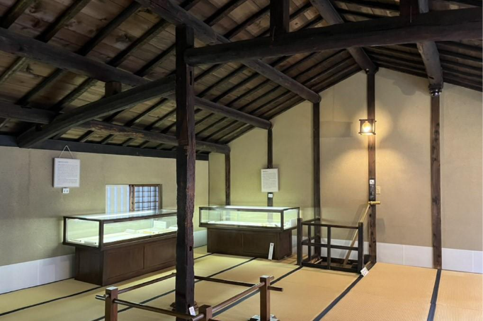 La salle commune où les étudiants dormaient et se plongeaient dans leurs études