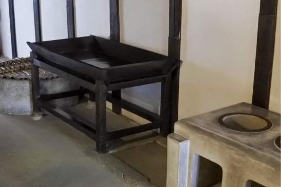 La cuisine où les étudiants fourraient leurs repas dans le réfrigérateur