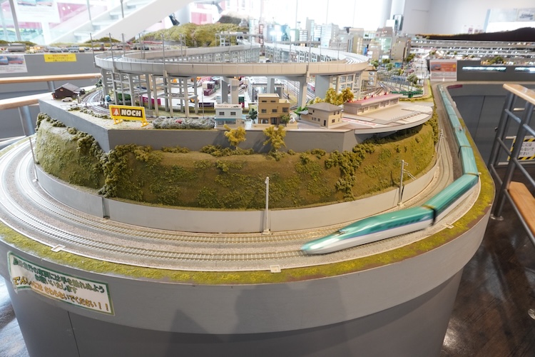 Le « Hobby Center Kato Tokyo » offre un moyen facile de découvrir le plaisir et le charme des trains miniatures.