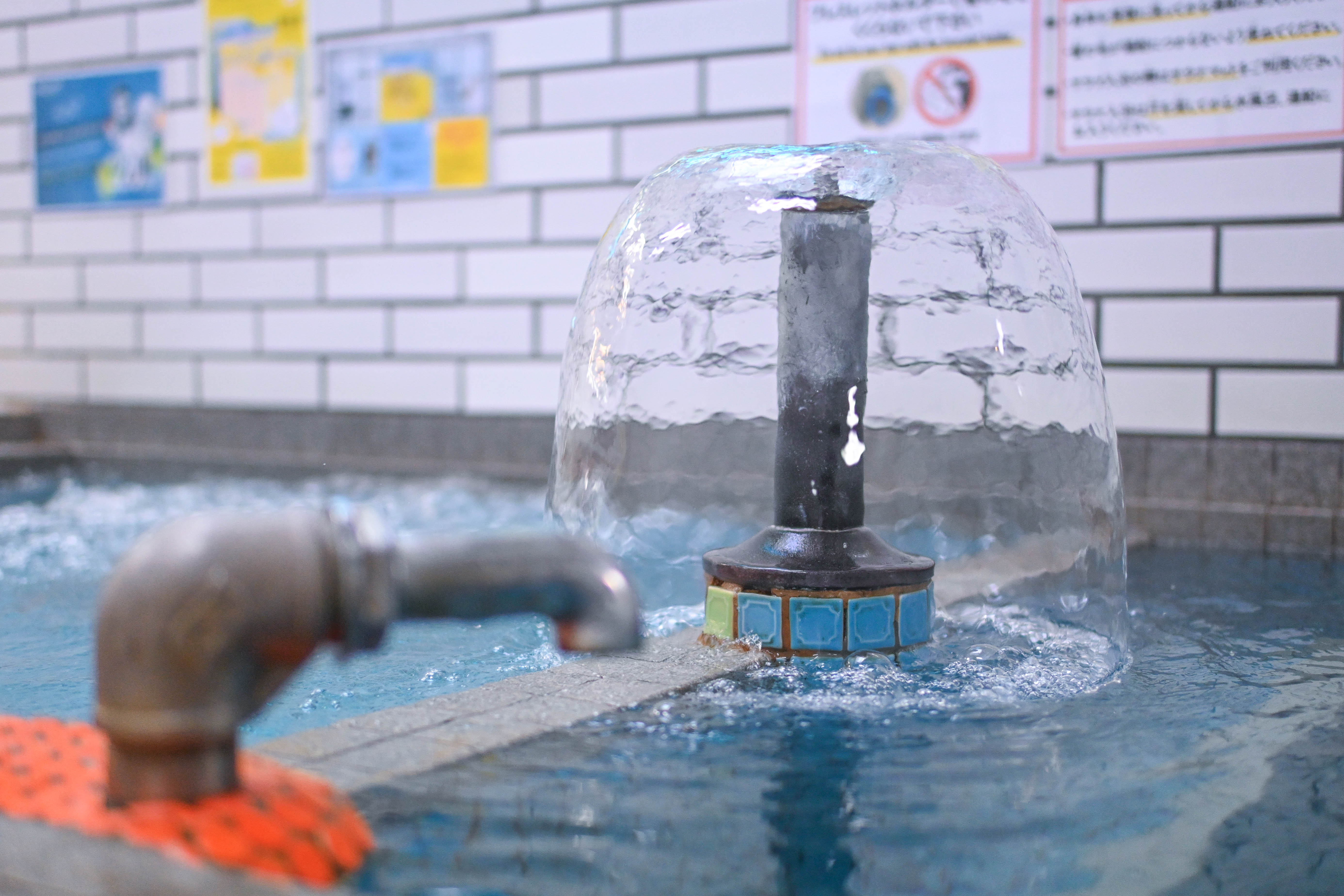 Détendez-vous dans les sources thermales et découvrez la ville – Kyoto Tamano-yu, un bain public établi à l'époque Meiji.