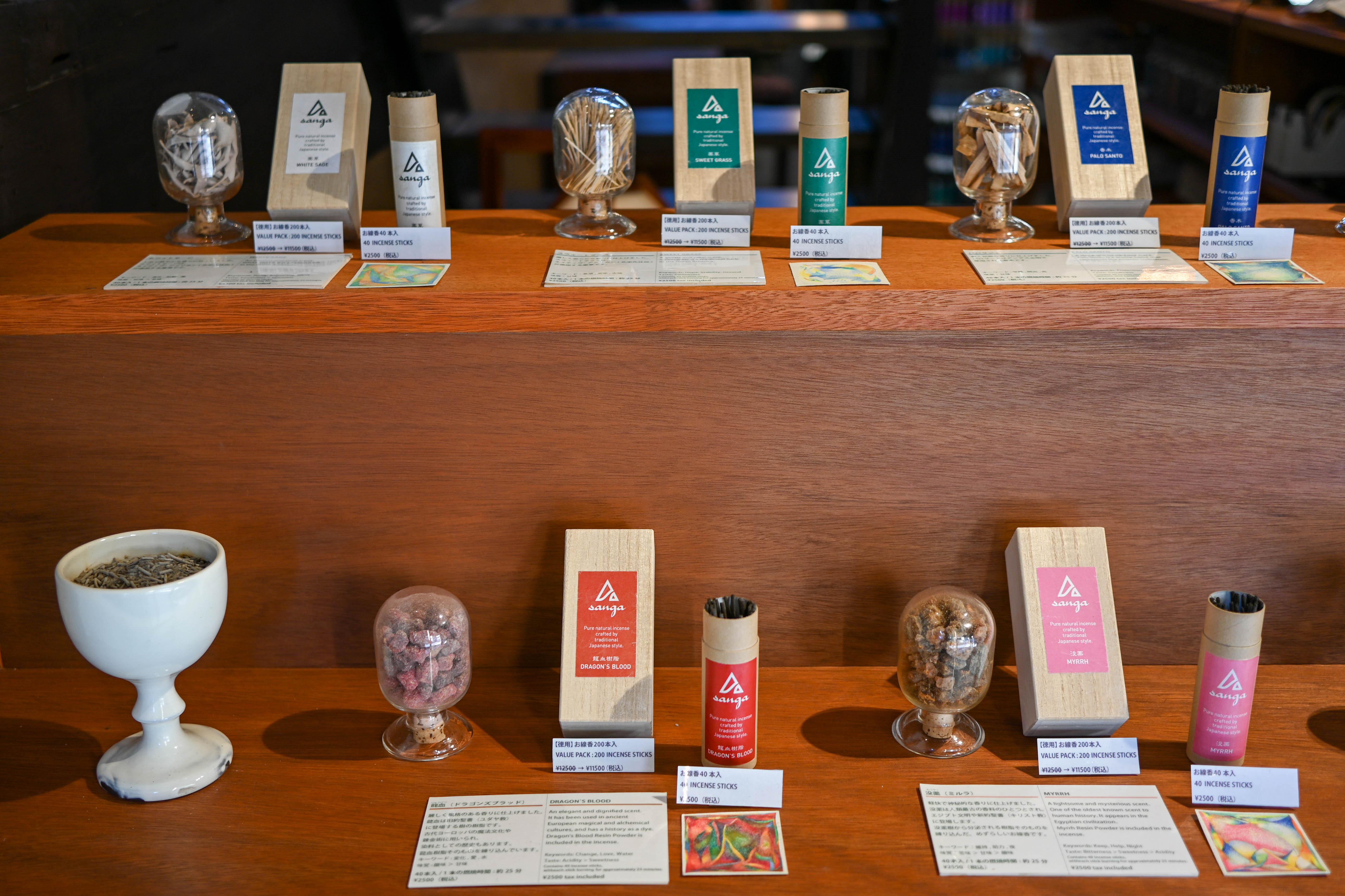 Vivez un voyage olfactif inédit avec l'encens « Sanga » de Kyoto, composé d'ingrédients 100% naturels.