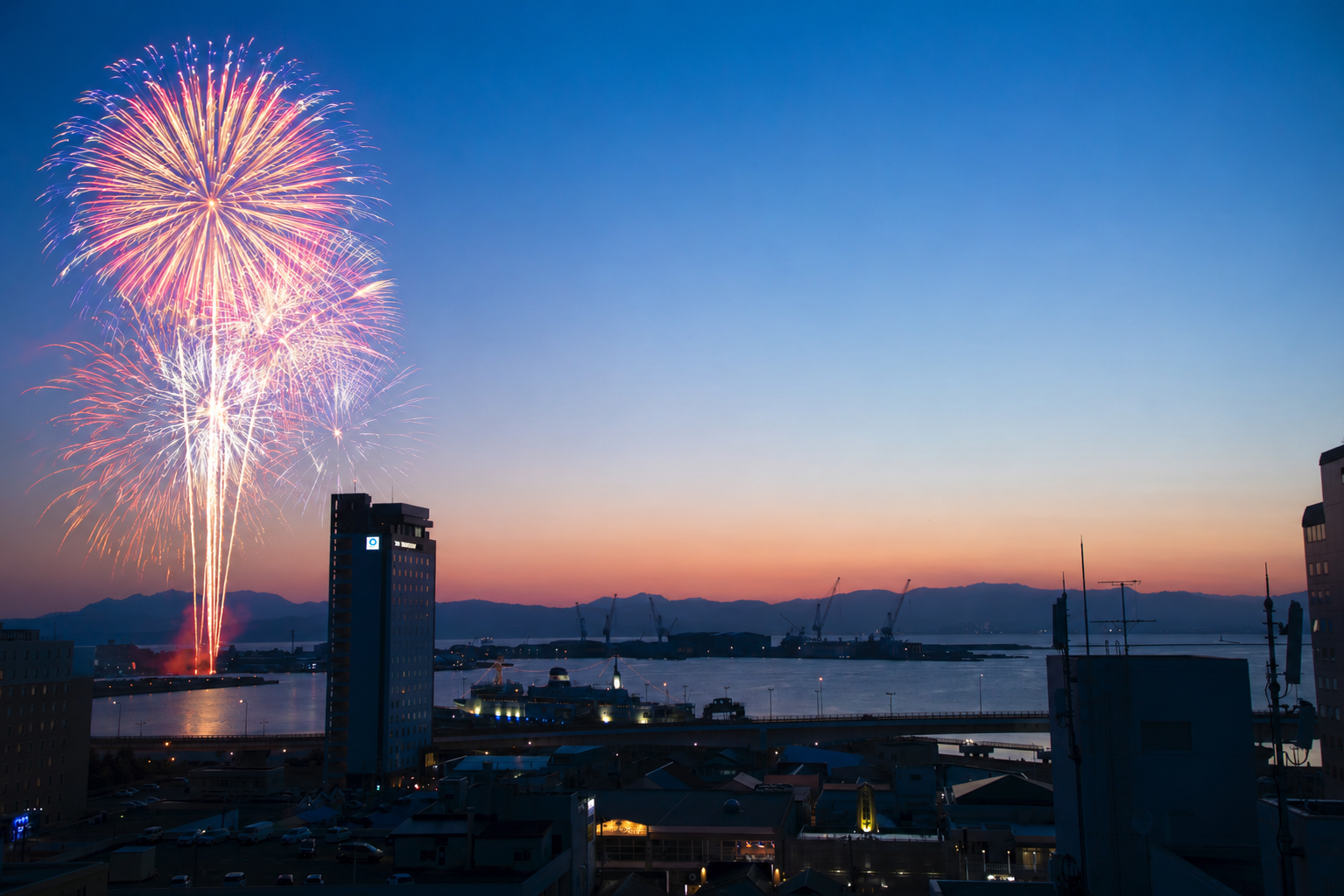 Vivez l'expérience du festival du port d'Hakodate à HOTEL RESOL HAKODATE en « voyant, goûtant et dansant ».