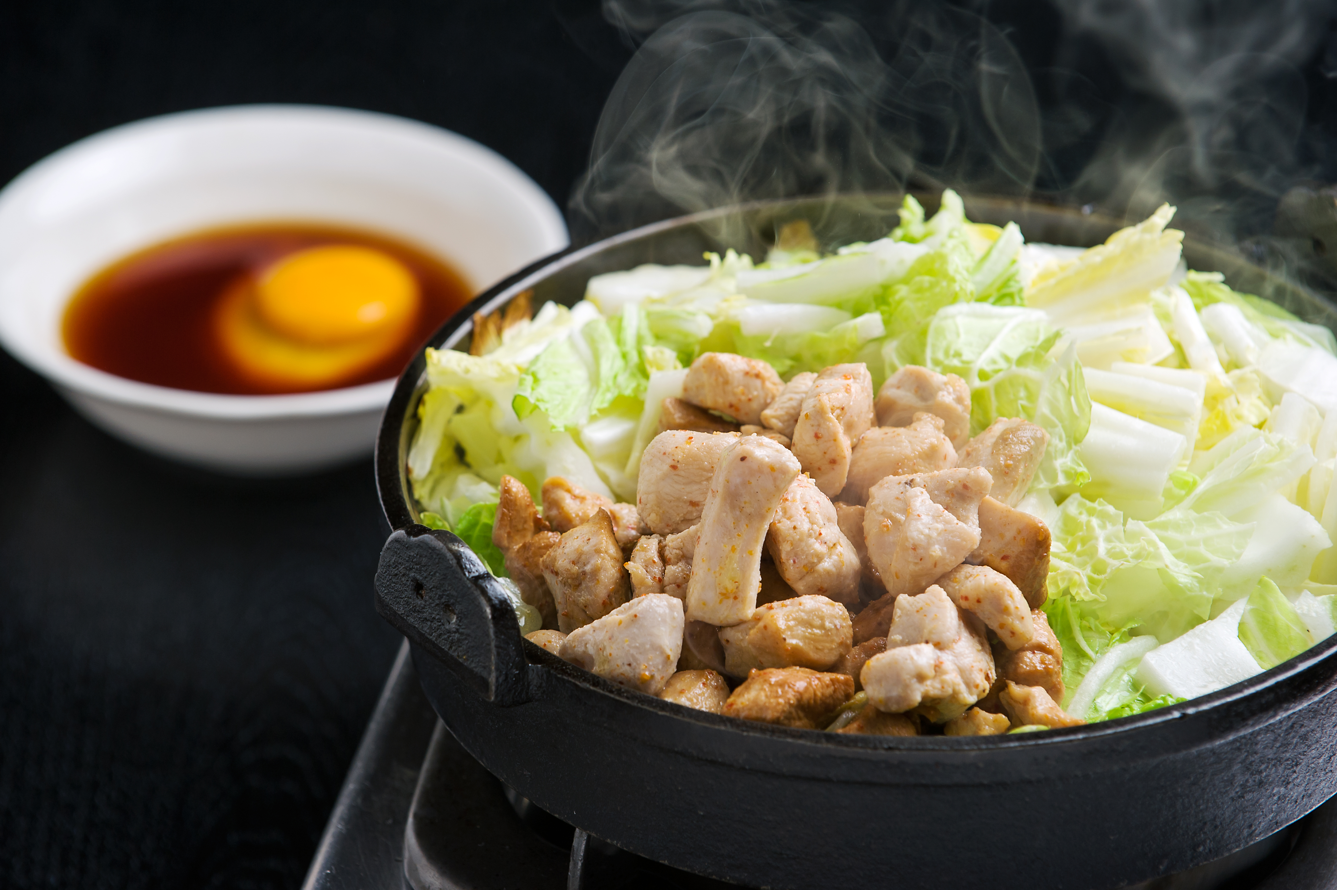 Découverte des spécialités culinaires emblématiques de la préfecture d'Ishikawa&nbsp;: poulet et chou chinois chez «&nbsp;Saburobei&nbsp;»