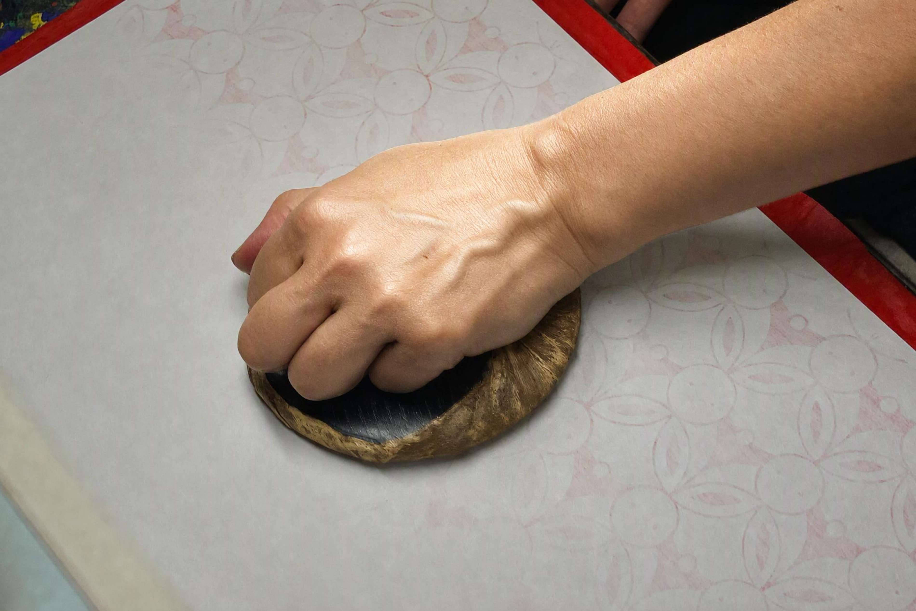 石畳の小路に息づく、京都の木版印刷「竹笹堂」