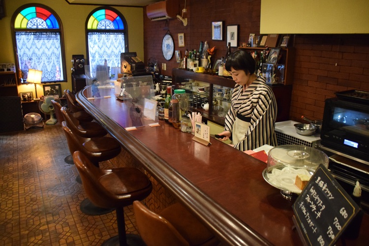 L'intérieur du magasin tire pleinement parti du charme de ses 60 ans d'histoire.