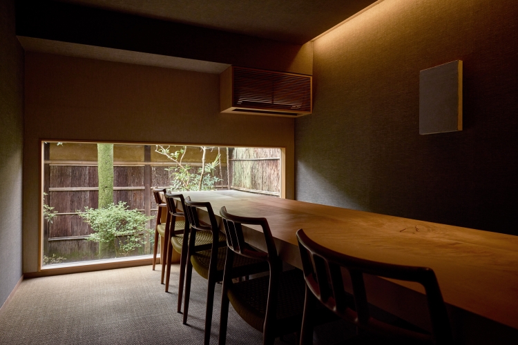 Photographie du salon de thé « Hiver et Été » par Yusuke Nishibe