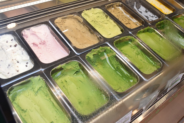 Sept variétés de glace au matcha, avec la concentration de votre choix.