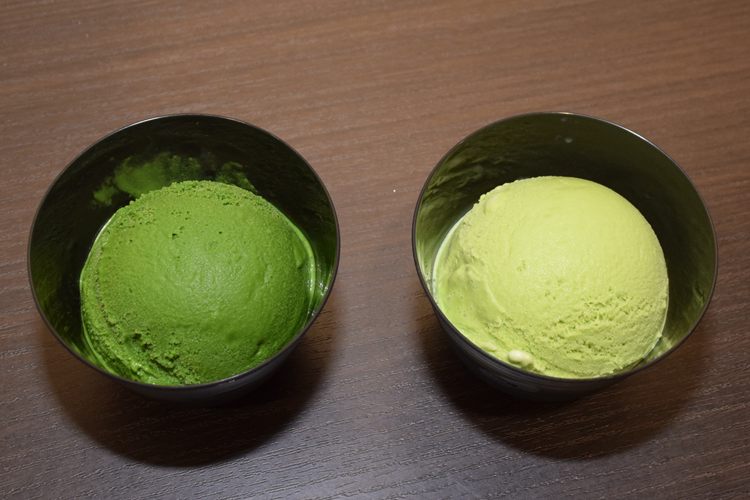 Numéro 7, « La glace au matcha la plus forte du monde » (à gauche), et numéro 1, glace (à droite).