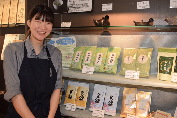 « Je recommande tout particulièrement le thé de Shizuoka, qui offre un équilibre parfait entre l'umami et la saveur », déclare Yamada.