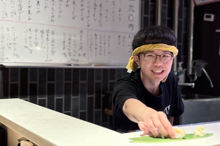 Mme Yamane est responsable à la fois du département des produits et de « Fukuhara ».
