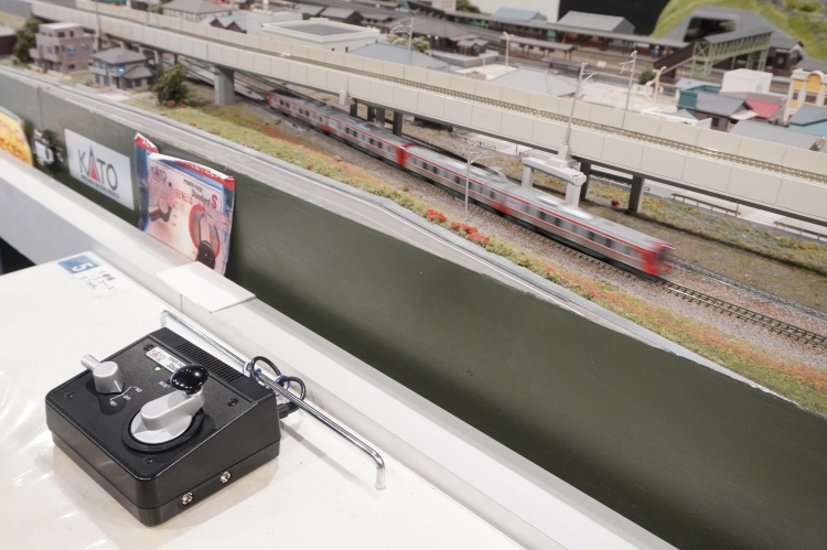 Vivez le diorama comme si vous étiez conducteur de train.