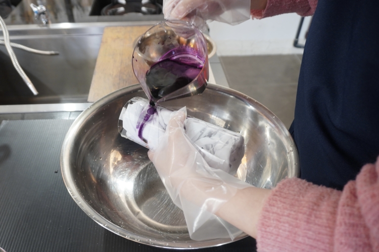 "Furoshiki no Yume Shibori Dyeing Experience" - Facile à essayer même pour les débutants.