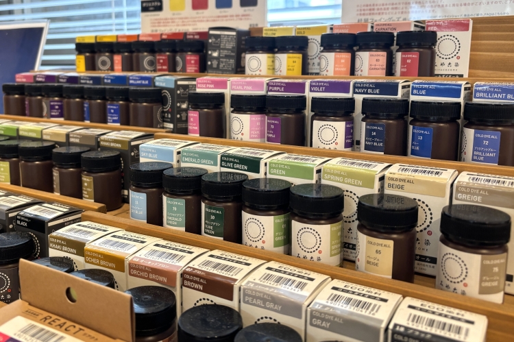 Les teintures aux couleurs douces, qui créent une atmosphère apaisante, gagnent en popularité.
