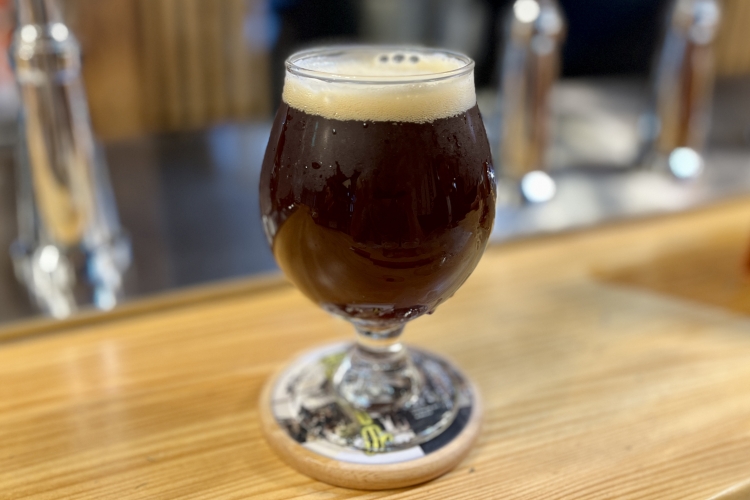 « Yanaka Beer », un produit phare conçu pour évoquer l'image d'un coucher de soleil à Yanaka.
