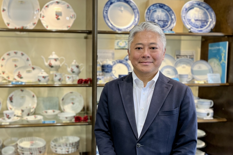 Le Dr Takada, propriétaire de la 5e génération, a aimablement partagé ses connaissances approfondies, ce qui n'est possible que dans un magasin spécialisé.