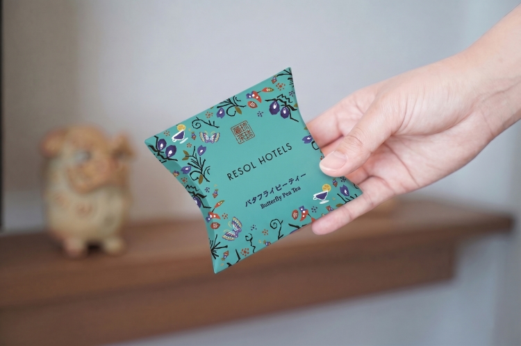 Sachet de thé au pois papillon inclus dans le forfait d'hébergement
