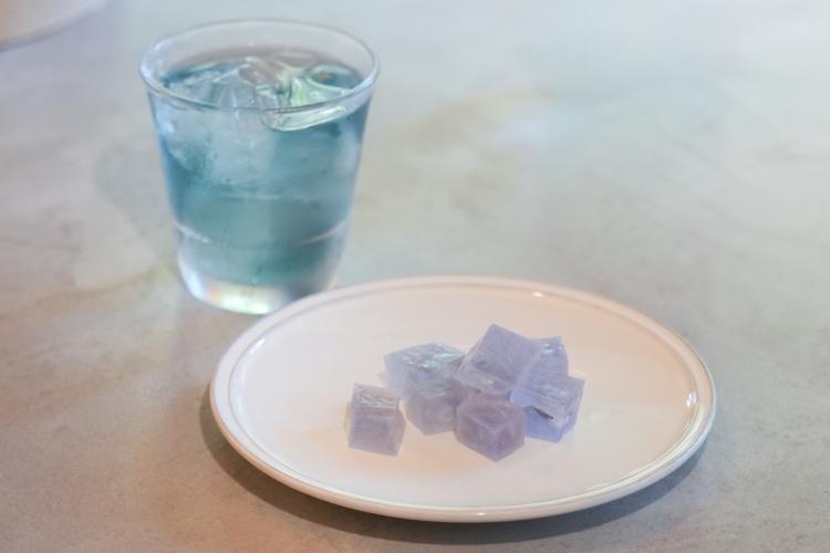 thé de pois papillon et bonbons ambrés