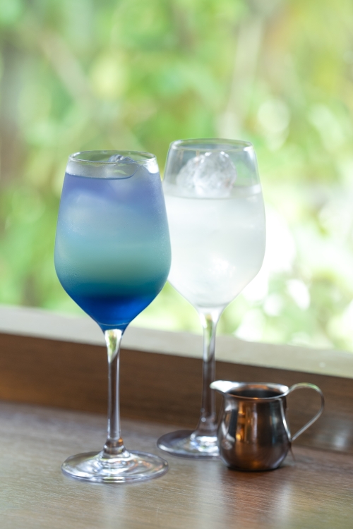 (Gauche) Bleu crépuscule (Droite) Limonade aurore