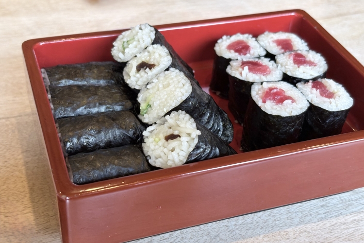 Le « soba sushi » est un plat rafraîchissant au goût de vinaigre.