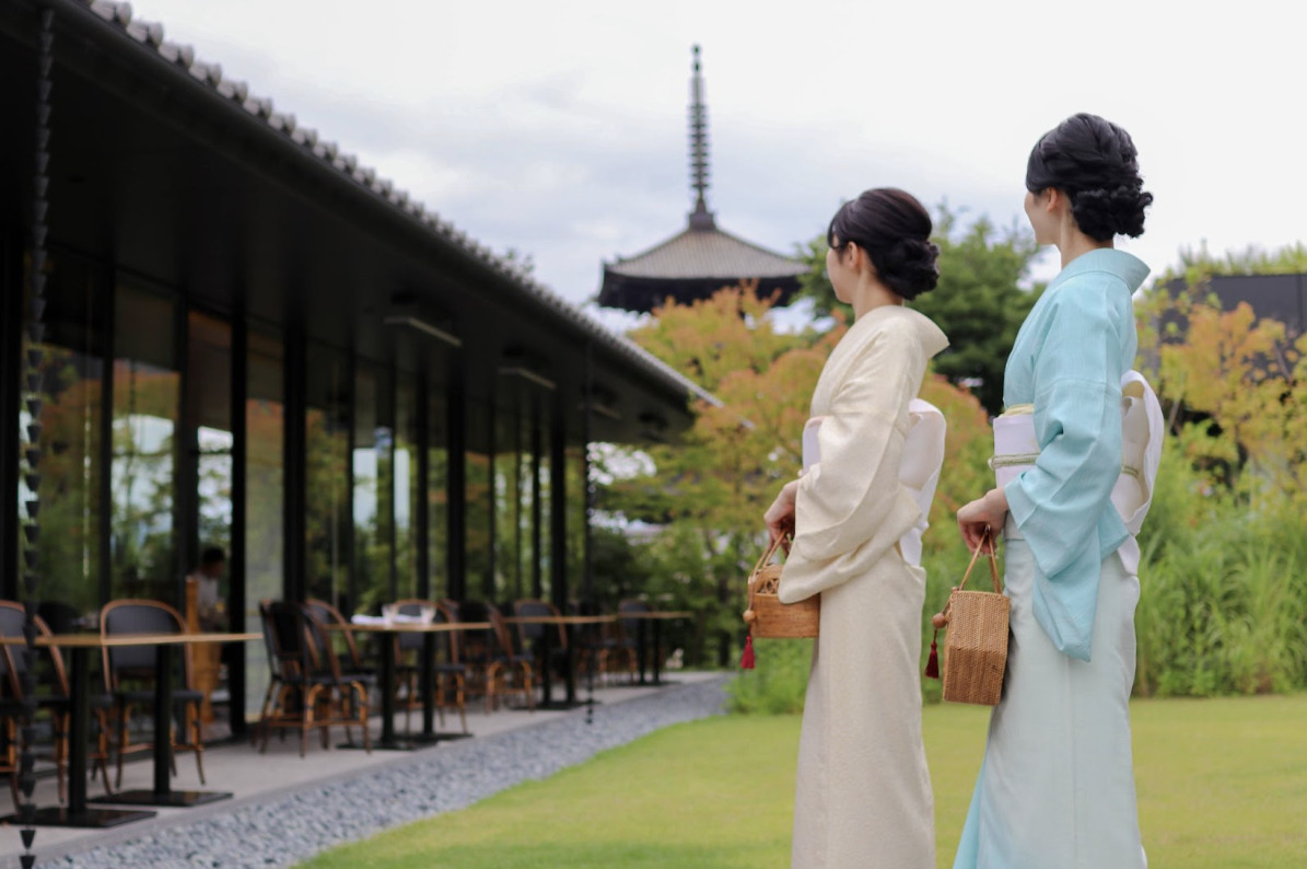 Chez « Kyoto Kimono Rental Warin », vous pourrez vivre une expérience qui ne peut être vécue qu'à Kyoto en portant un kimono.