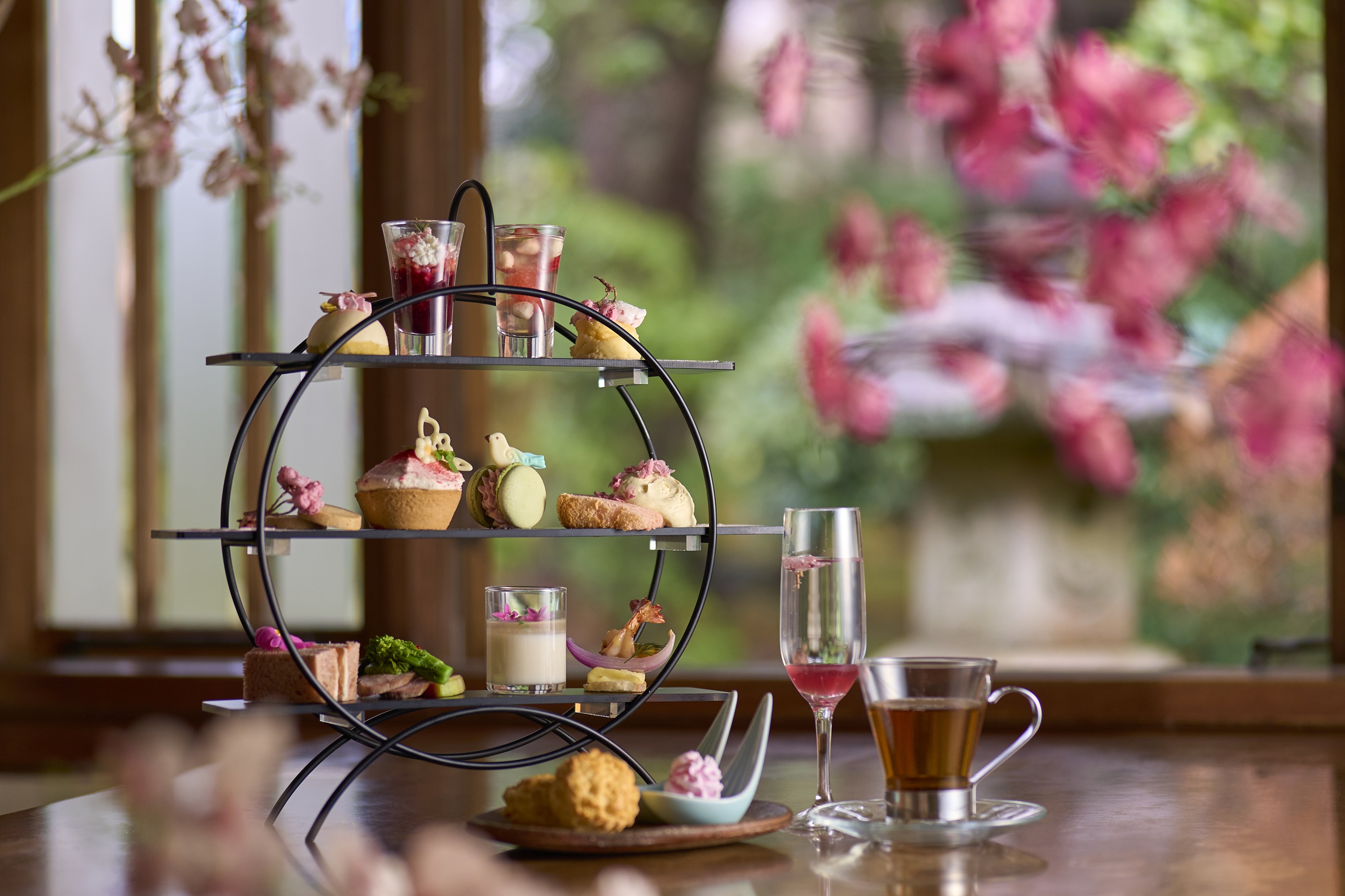 « Sakura Afternoon Tea with Rokujizo Kiln » en collaboration avec des potiers locaux