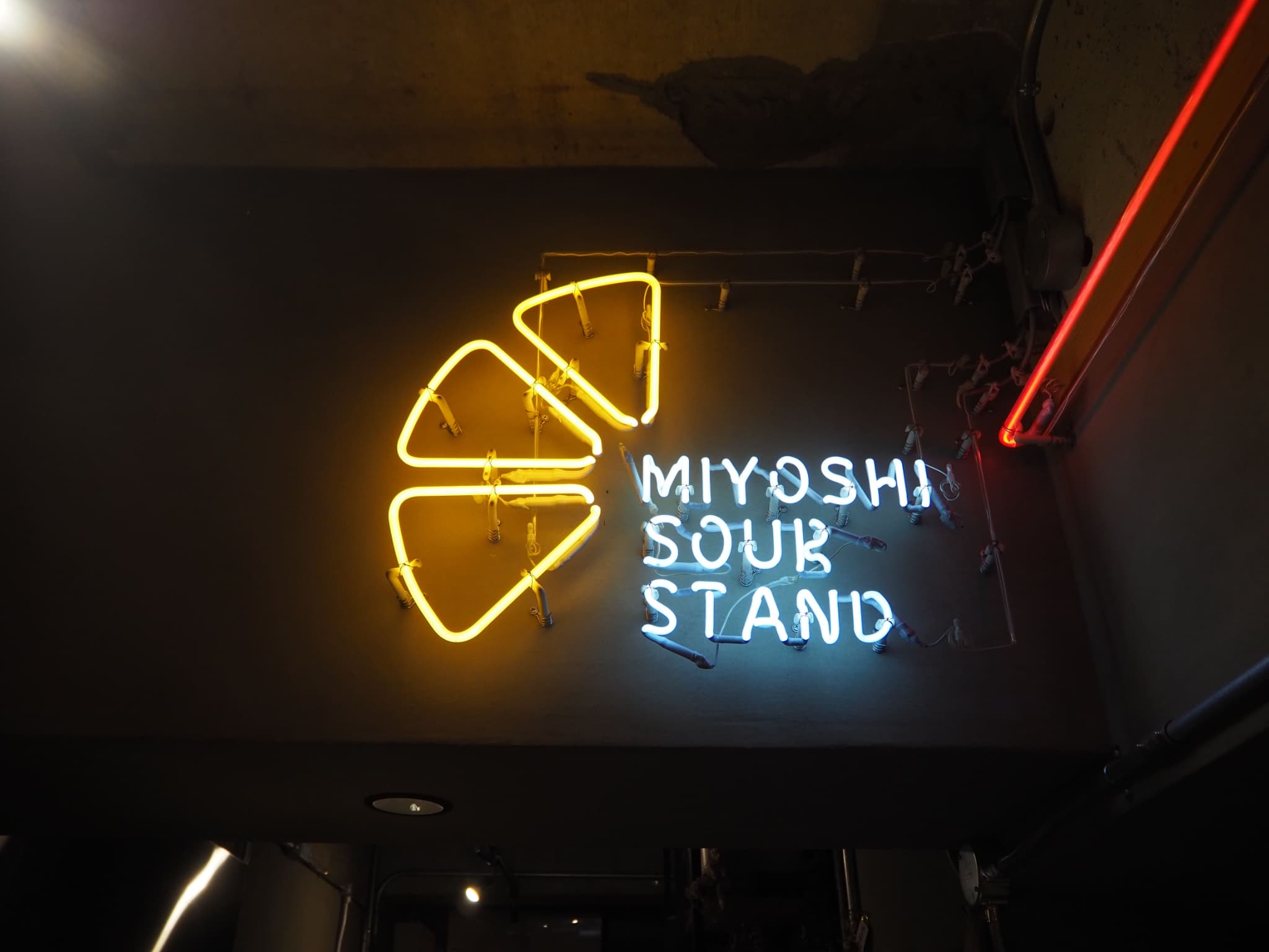 沖縄の旬を、贅沢に堪能する。フルーツサワー・フルーツジュース専門店「Miyoshi Sour stand」